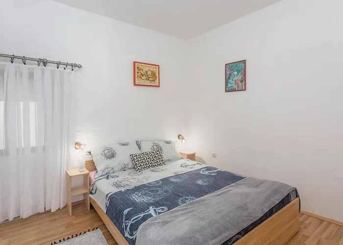 Apartment 1 Bedroom Stunning In Cres