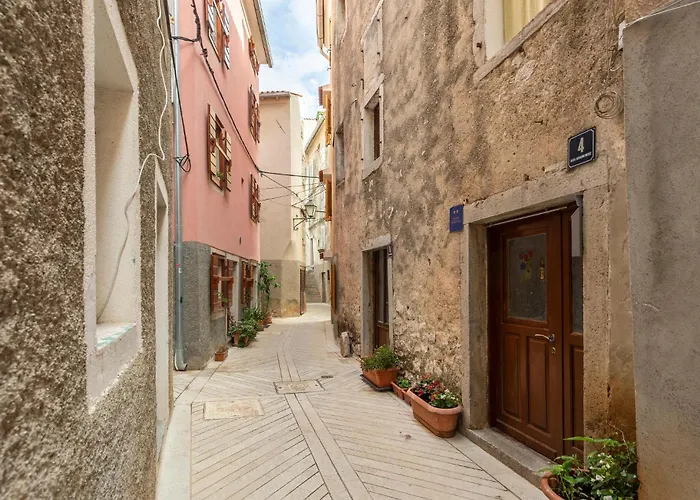 1 Bedroom Stunning In Apartment Cres