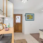 Lovely Apartment In Cres With Wifi *