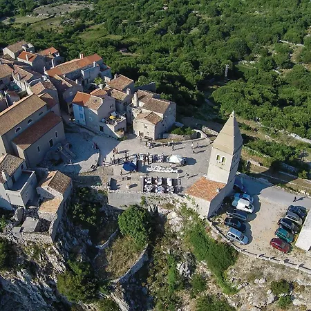 Lovely Apartment In Cres With Wifi Cres