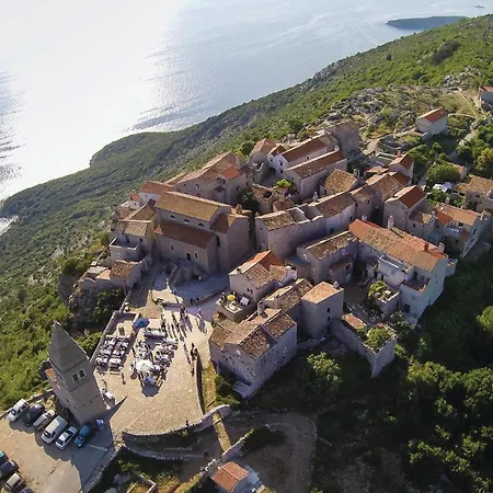 1 Bedroom Stunning In Appartamento Cres