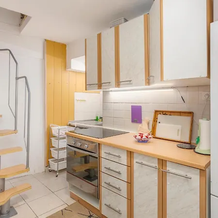 1 Bedroom Stunning In Appartamento Cres