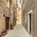 Lovely Apartment In Cres With Wifi Apartamento