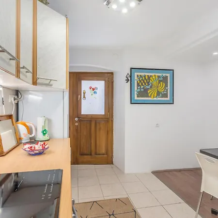 1 Bedroom Amazing Apartment In Cres *
