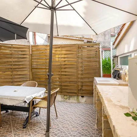 1 Bedroom Amazing Apartment In Cres