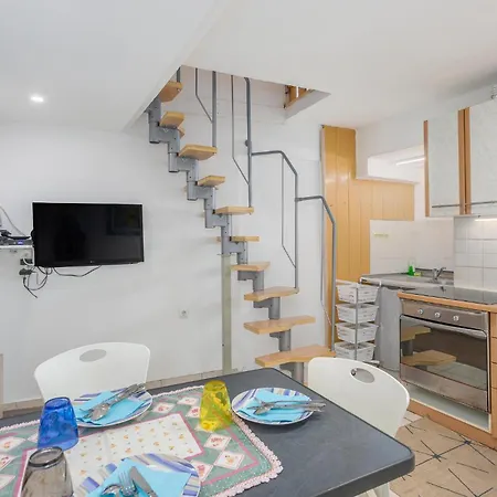 1 Bedroom Amazing Apartment In Cres * Cres