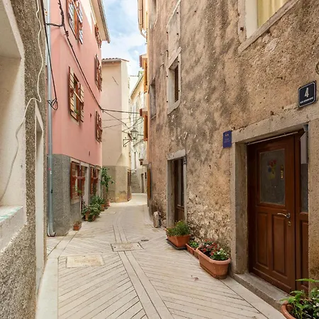 1 Bedroom Amazing Apartment In Cres Apartman Cres