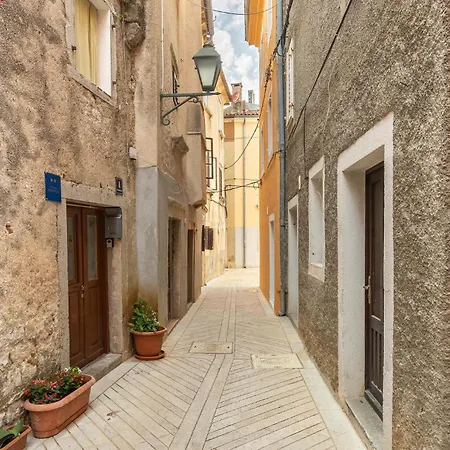 1 Bedroom Amazing Apartment In Cres Apartman